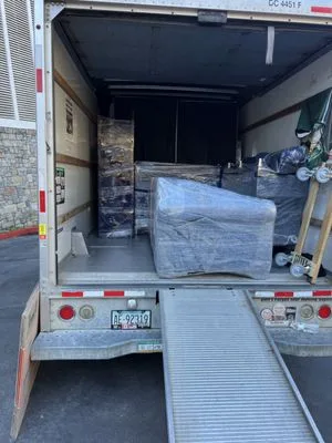Apestrong Moving photo 1